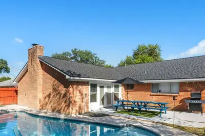 Image de Amazing 4br 2Bath Home with Pool & Game-Movie Room