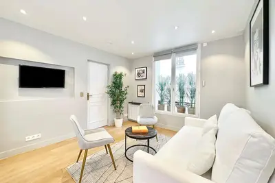 Image de Appartement spacieux près de la Tour Eiffel pour 4