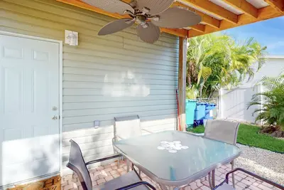 Image de Dog-friendly hideaway with bikes, patio, grill, streaming, central Ac, & W/D