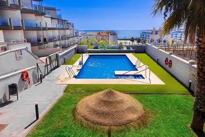 Image de Confortable appartement pour 4 personnes avec piscine, climatisation, Wifi, Tv, patio et parking