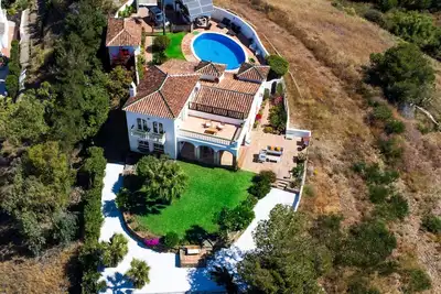 Image de Magnifique maison de vacances privée avec piscine privée, Wifi, climatisation, Tv, patio, parking