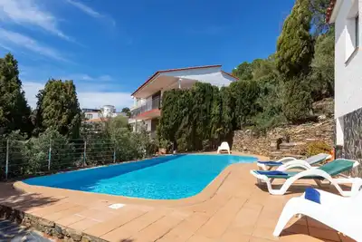 Image de Maison de vacances privée avec piscine privée, Wifi, Tv, terrasse, animaux admis, parking