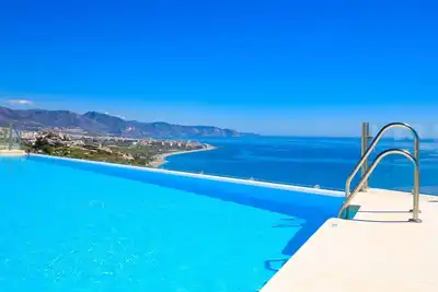 Image de Agréable appartement avec piscine, bain à remous, climatisation, Wifi, Tv, patio et parking