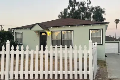 Image de Artistic Oasis. Charming 3-bedroom house in La Mesa with Ac, WiFi, washer/dryer
