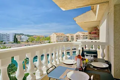 Image de Joli appartement pour 4 personnes avec piscine, Wifi, climatisation, Tv, terrasse et parking