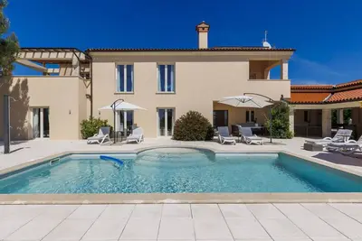 Image de Maison de vacances privée avec Wifi, piscine privée, climatisation, Tv, terrasse, parking