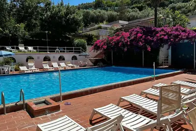 Image de Joli appartement avec piscine, Wifi, climatisation, Tv, terrasse, vue panoramique et parking