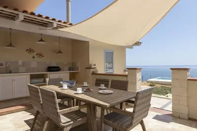 Image de Merveilleuse maison de vacances avec Wifi, piscine privée, climatisation, Tv, terrasse et parking