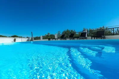 Image de Maison de vacances privée avec piscine privée, Wifi, climatisation, bain à remous, Tv, terrasse