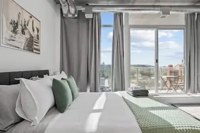 Image de Bright Studio | Mins to Saddledome | Skyline Views