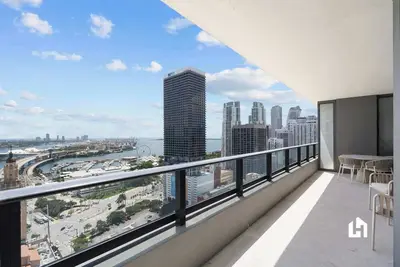 Image de Private Ocean View Balcony, Pool & Gym walk to Bayside
