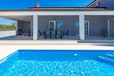 Image de Maison de vacances privée avec Wifi, climatisation, piscine privée, Tv, terrasse, animaux admis