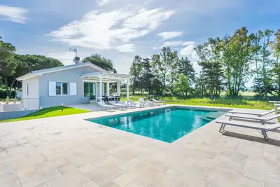 Image de Belle maison de vacances privée avec climatisation, Wifi, piscine privée, Tv, terrasse, parking