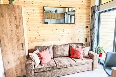 Image de Agréable appartement dans une maison de vacances avec climatisation, Tv, terrasse et parking