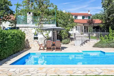 Image de Maison de vacances privée avec Wifi, piscine privée, climatisation, bain à remous, Tv, terrasse