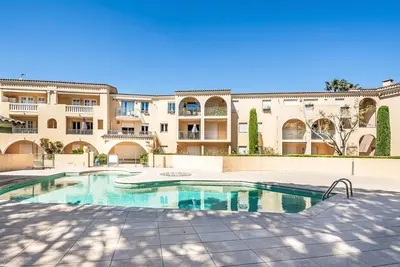 Image de Agréable appartement pour 4 personnes avec Wifi, piscine, Tv, terrasse et parking