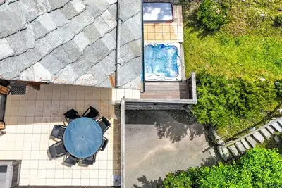 Image de Belle maison de vacances privée avec bain à remous, Wifi, Tv, terrasse et parking