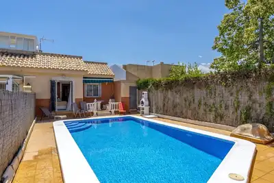 Image de Belle maison de vacances avec climatisation, piscine privée, Wifi, Tv, patio et parking
