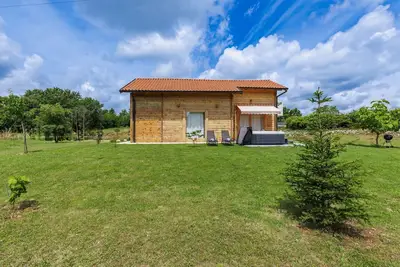 Image de Belle maison de vacances privée avec climatisation, bain à remous, Wifi, Tv, terrasse, parking