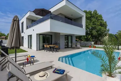 Image de Maison de vacances privée avec bain à remous, Wifi, piscine privée, climatisation, Tv, terrasse