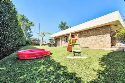 Image de Merveilleuse maison de vacances pour 6 personnes avec climatisation, Wifi, terrasse et parking