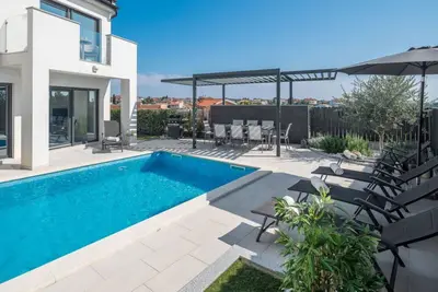 Image de Maison de vacances privée avec Wifi, piscine privée, climatisation, Tv, terrasse, parking