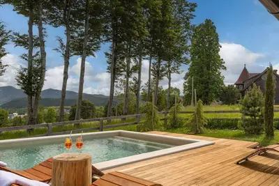 Image de Maison de vacances privée avec bain à remous, piscine privée, Wifi, Tv, terrasse, parking