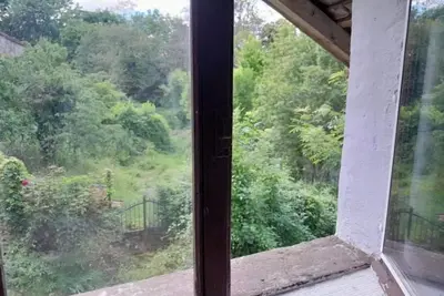 Image de T1 privatif & tout equipé en bord de rivière