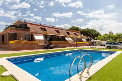 Image de Belle maison de vacances avec climatisation, Wifi, piscine, Tv, terrasse, animaux admis et parking