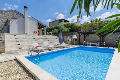Image de Belle maison de vacances privée avec piscine privée, Wifi, climatisation, Tv, patio, parking
