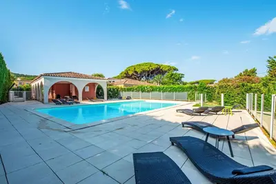 Image de Confortable appartement avec climatisation, piscine, Wifi, Tv, patio, animaux admis et parking