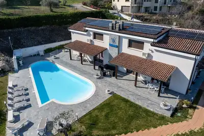 Image de Agréable appartement dans une maison de vacances avec piscine, climatisation, Wifi, Tv, patio