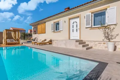 Image de Maison de vacances privée avec Wifi, piscine privée, climatisation, Tv, terrasse, parking