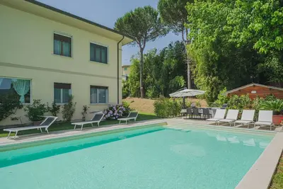 Image de Belle maison de vacances privée avec piscine privée, climatisation, Tv, terrasse et parking