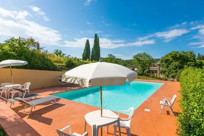 Image de Confortable appartement dans une maison de vacances avec Wifi, climatisation, piscine, Tv, patio