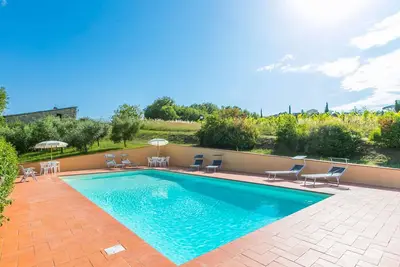 Image de Agréable appartement dans une maison de vacances avec Wifi, climatisation, piscine, Tv, patio