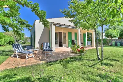 Image de Belle maison de vacances privée pour 9 personnes avec Wifi, Tv, terrasse et parking