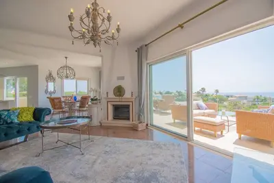 Image de The One: Elegant Oceanfront Getaway