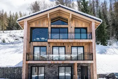 Image de Chalet de luxe à La Plagne avec Spa, accès direct aux pistes