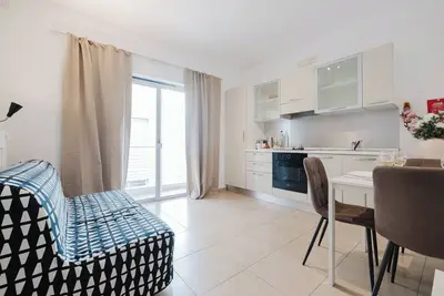 This apartment is a 1 bedroom(s), 1 bathrooms, located in Tas-Sliema, null.