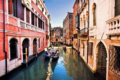 Image de Charming and Elegant Venetian Retreat with Rooftop Views\n