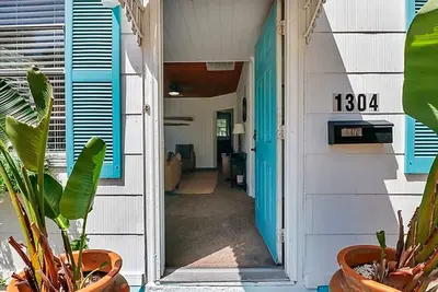 Image de Picturesque Bungalow in Savannah