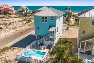 Image de \"The Tipsy Pelican: Pet Friendly & Private Pool!