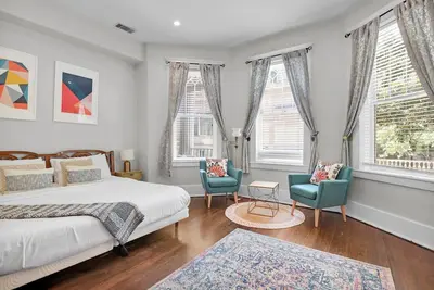 Image de Most Charming Apt Overlooking Picturesque Oglethorpe Square by Lucky Savannah