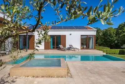 Image de Villa Luna Bianca - Villa de construction moderne avec piscine privée et bain a remous