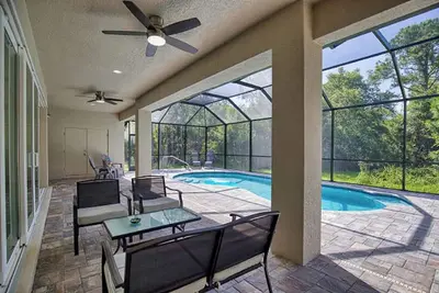 Image de Open Concept home with Heated Pool in peaceful North Port\n3 Bdrm, 4 Bath + Den