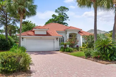 Image de Walk to Beach~6 Pass Golf Cart~ Destiny East~2 Pools, Tennis, Pet Friendly