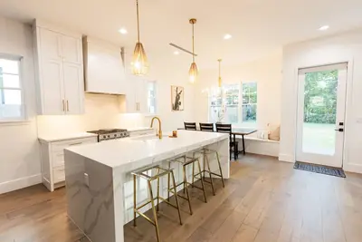 Image de Modern Farmhouse | Walk to South Congress |3br\/3ba