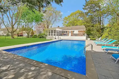 Image de “Paradise Found” - Walk to Private Beach & In-Ground Pool!