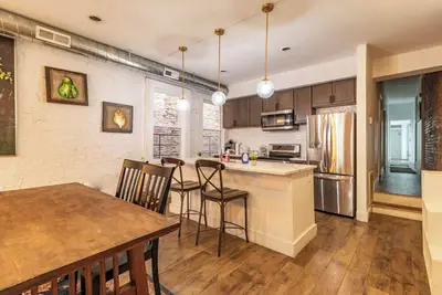 Image de 2-bedroom apartment in superb Otr with Ac, WiFi and a spacious open layout.